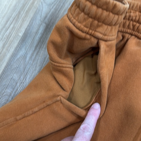 Lululemon Loungeful High-Rise Shorts 4"
Butternut Brown Size 14 or XL - Picture 6 of 10